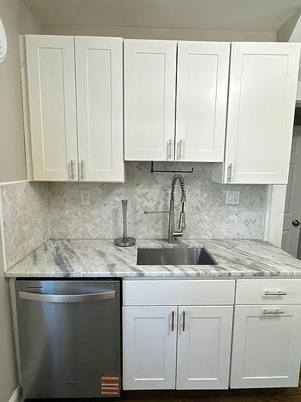 432 Kenneth Sq — Photo 8