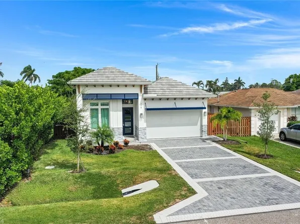 775 92ND AVE N, NAPLES, FL 34108