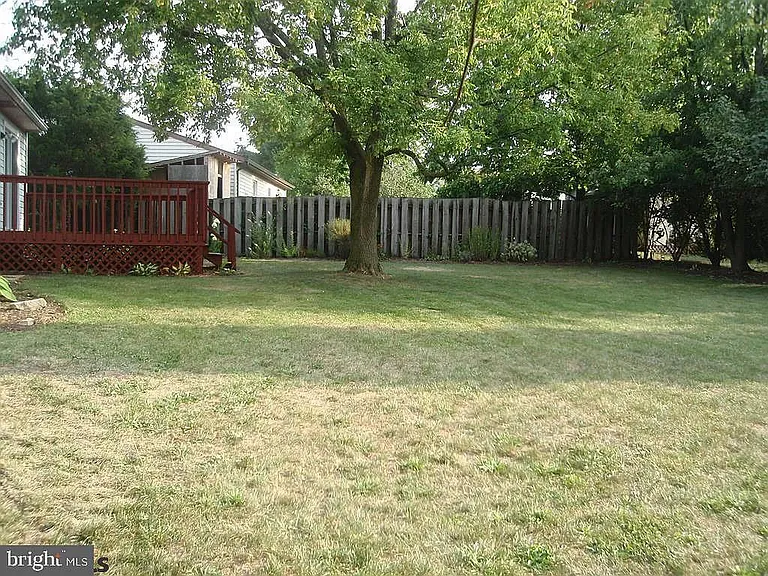 2452 Lexington Cir — Photo 6