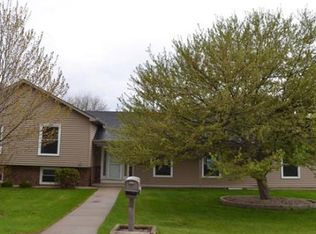 14419 Holiday Ct, Apple Valley, MN 55124