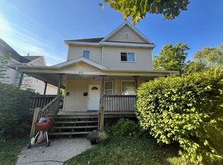 611 W White St APT 1, Champaign, IL