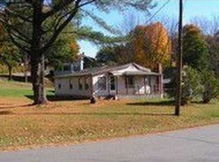 4 Lincoln St, Dexter, ME 04930