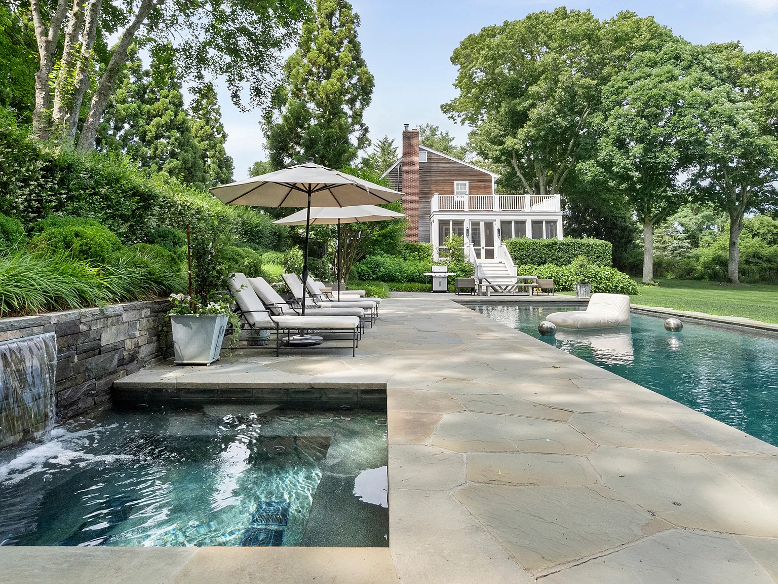 Classic Hamptons Style Waterfront Retreat on Mill Pond — Photo 2