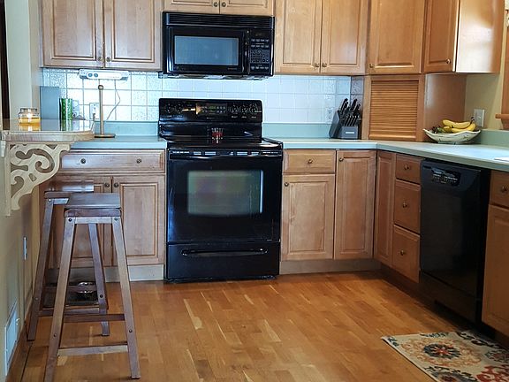 5th image of 15 Lea Ave