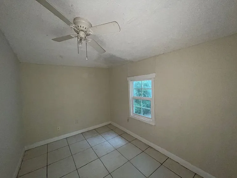 1703 McCarthy Ave — Photo 46