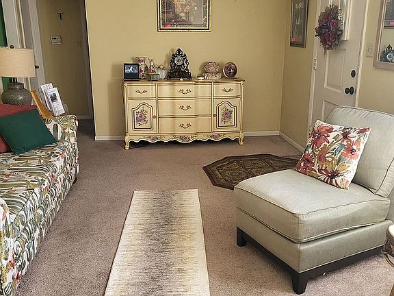 Alternate view - Living Room