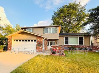 21 E Appletree Ln, Arlington Heights, IL 60004