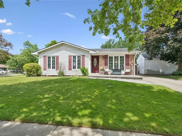 2 Keewatin Ave, Kitchener, ON N2B 3L5