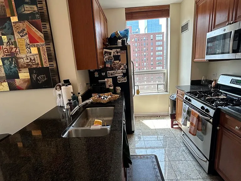 330 W Grand Ave #1701 — Photo 6
