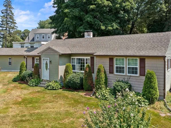 14 Field St, Holyoke, MA 01040