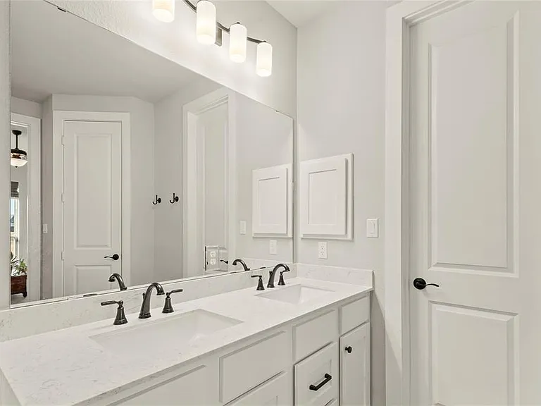 111 Chinaberry Bnd — Photo 20