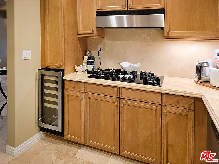 10795 Wilshire Blvd #304 — Photo 22