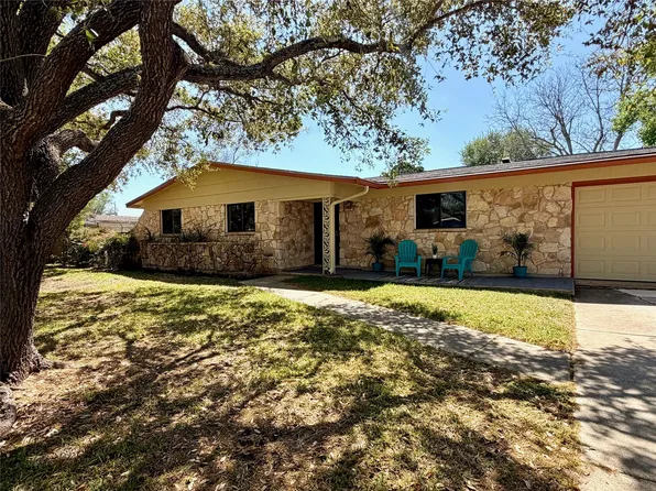 141 Oaklane Dr, Universal City, TX 78148