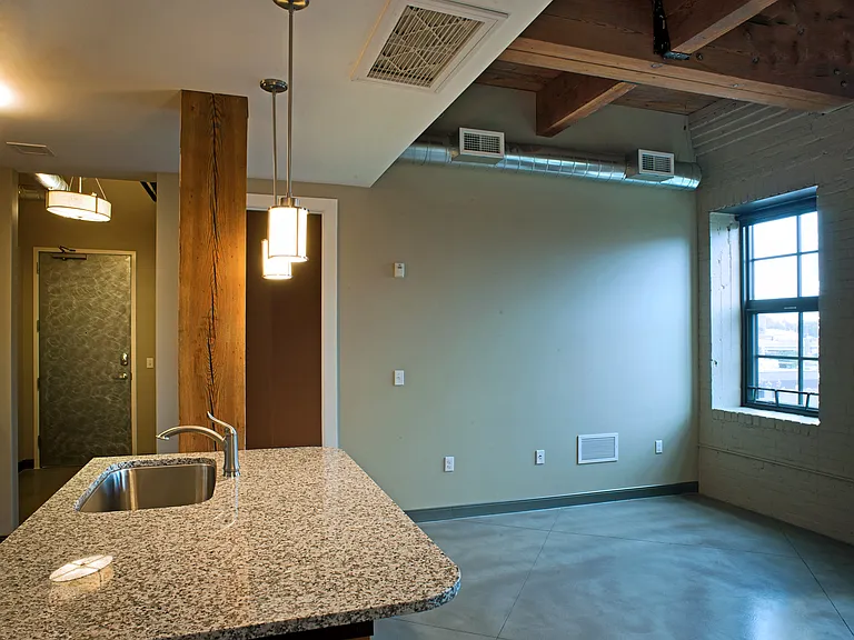 Serrano Lofts — Photo 14