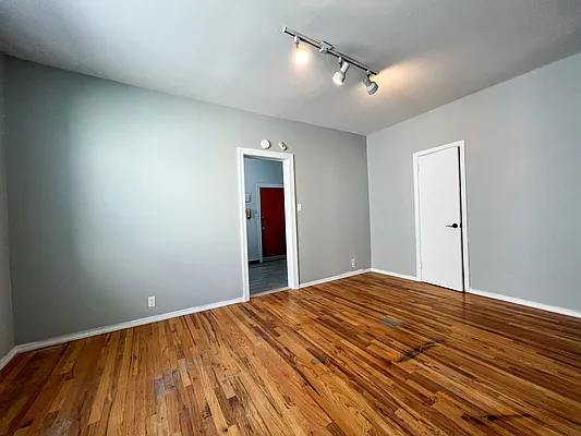 Rented by Realty 2000 Corp | media 14