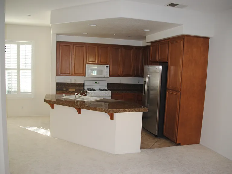 672 Kellogg St — Photo 2