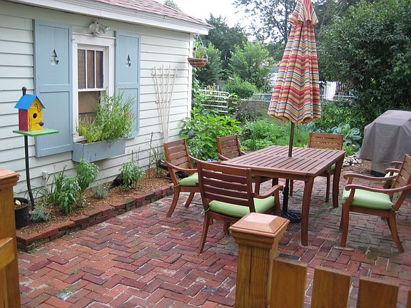 patio between house & garage