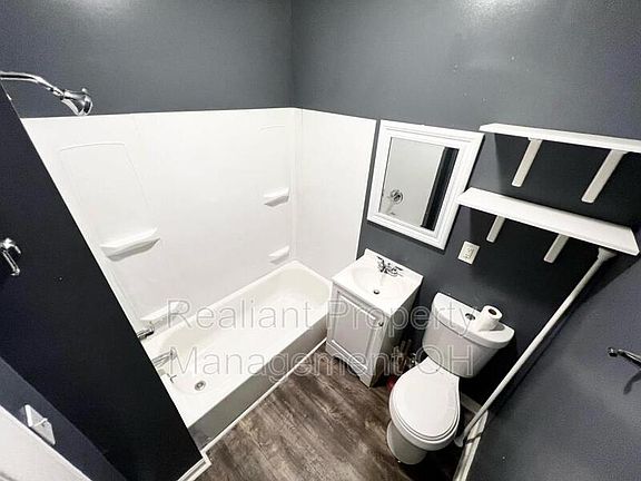 5th image of 2140 Ross Ave Unit 1