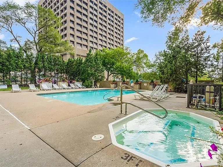 600 E Admiral Blvd #1003 — Photo 25