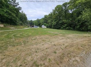 16 Veranda Ln, Elkview, WV 25071