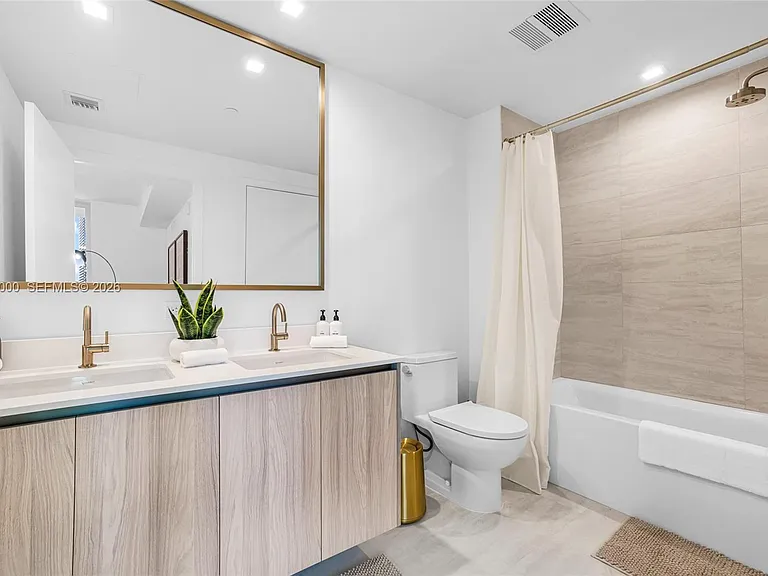 77 SE 5th St #3305 — Photo 9