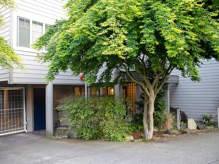 2200 Thorndyke Ave W #208 — Photo 28