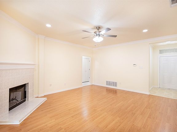 3rd image of 1304 W Mitchell St