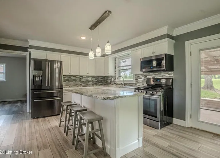 5106 Bardstown Rd — Photo 4
