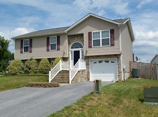 240 Fenimore Dr, Inwood, WV