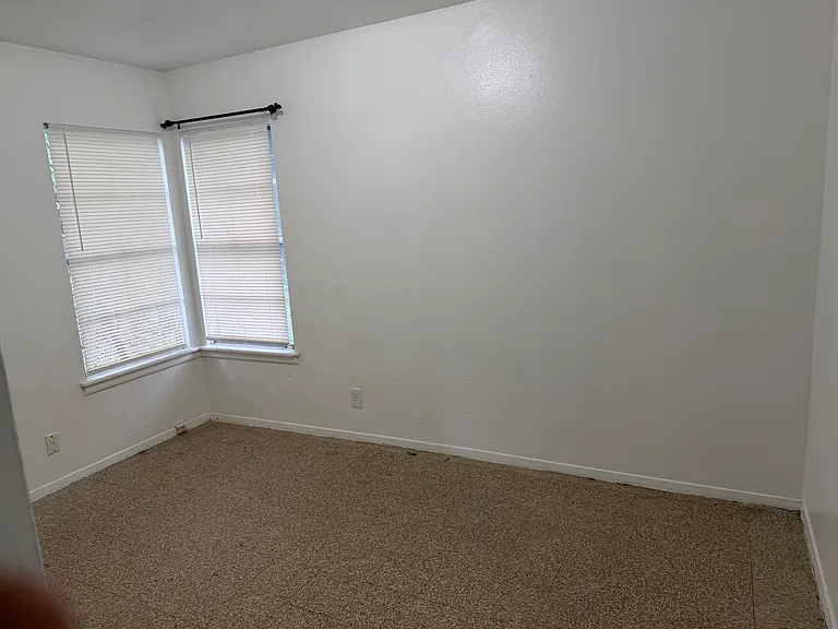 7911 Airlift Ave — Photo 10