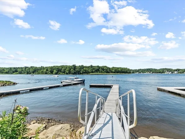 473 Main St, Amesbury, MA 01913