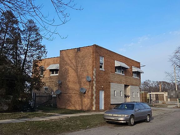 3rd image of 102 W 41st Ave