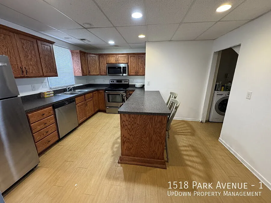 Building Photo - 1518 Park Ave #1