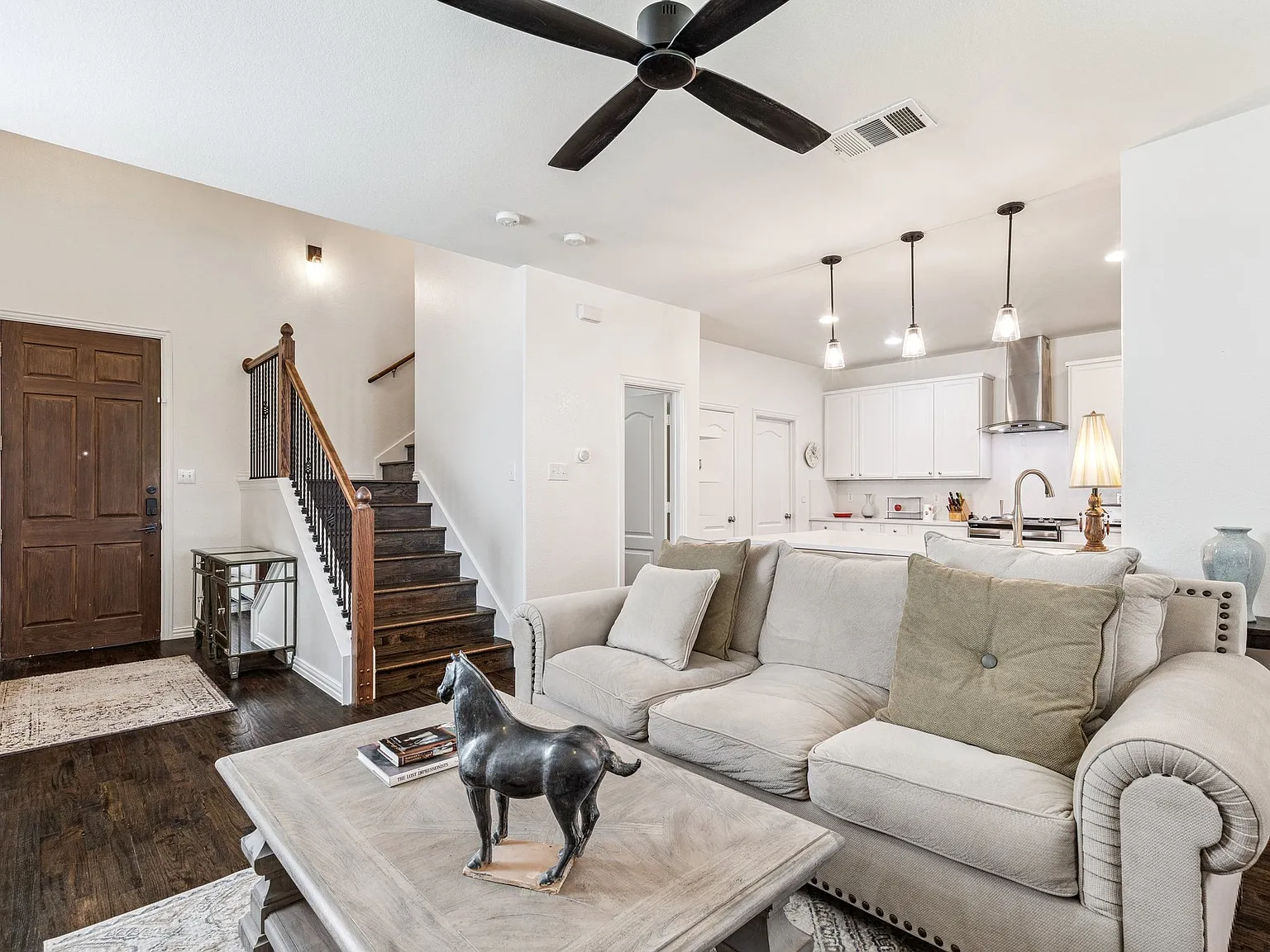 3 bed, 2.5 bath, 2028 sqft, $2,689 — Photo 4