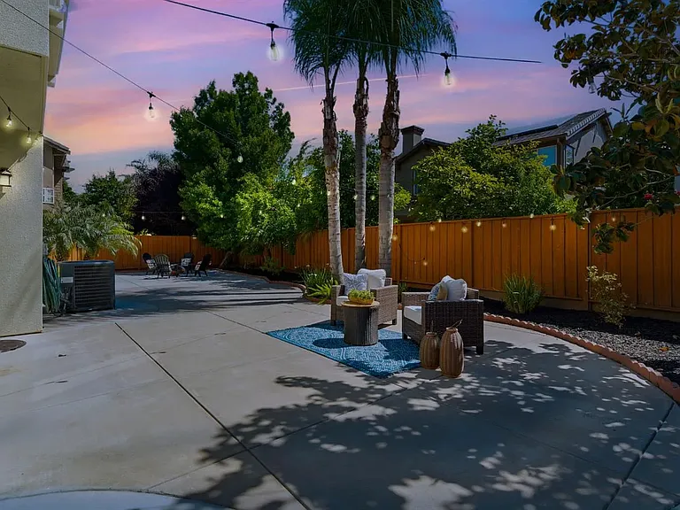 456 N Sierra Madre St — Photo 18
