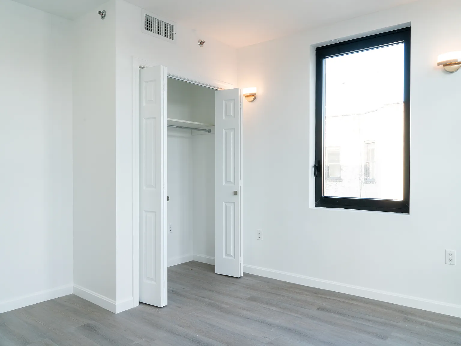 111 Mulberry Street — Photo 2