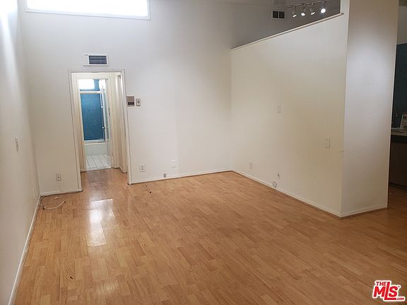 4th image of 1414 N Fairfax Ave APT 204