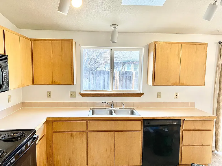 1731 NE Mark Ct — Photo 9