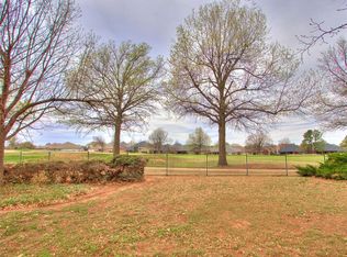 6021 Oak Tree Rd, Edmond, OK 73025