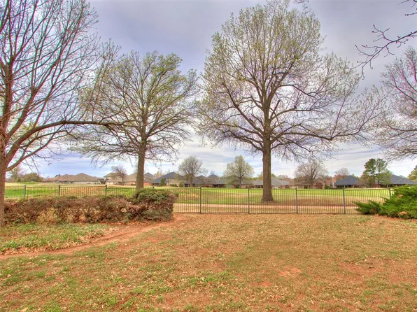 6021 Oak Tree Rd, Edmond, OK 73025