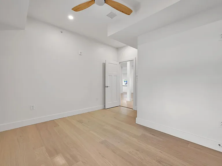 132 E Market St #204 — Photo 11