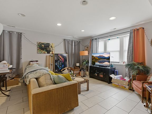 4th image of 1014 S 1st Ave Unit 6