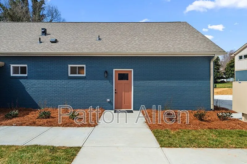 2 bed, 1.0 bath, 795 sqft, $1,345 — Photo 2