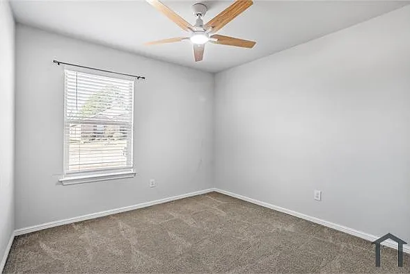 424 Amory St — Photo 24