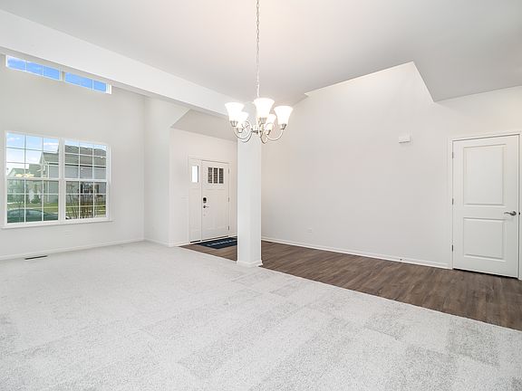 5th image of 902 Richards Dr