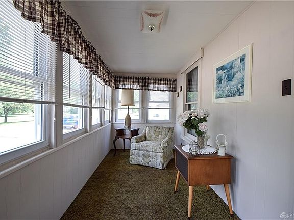 5th image of 207 E Keller St