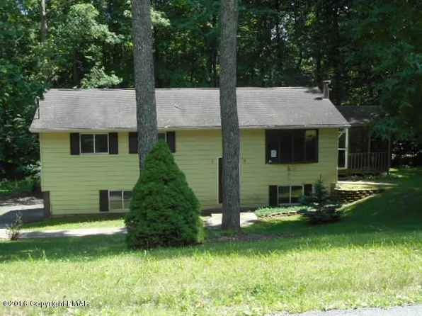 205 Hemlock Rd, Tannersville, PA 18372
