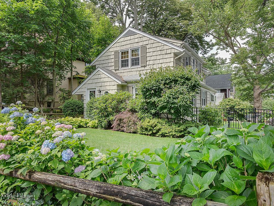 1st image of 12 Lincoln Pl