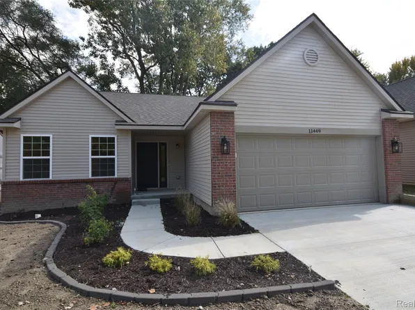 11449 Hidden Oaks Dr, Clio, MI 48420