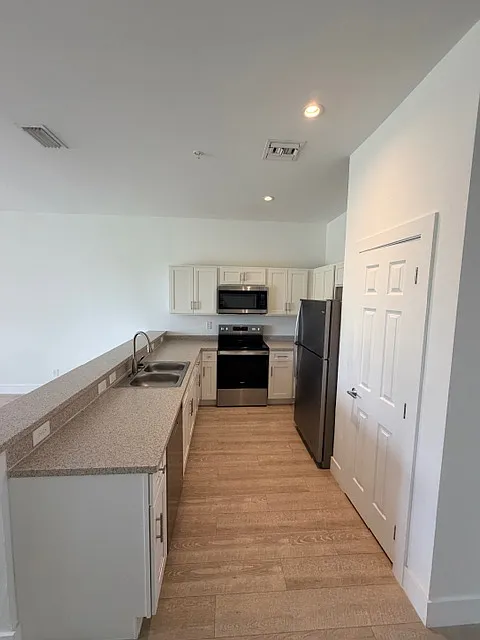 2 bed, 2.5 bath, 1450 sqft, $1,650 — Photo 4